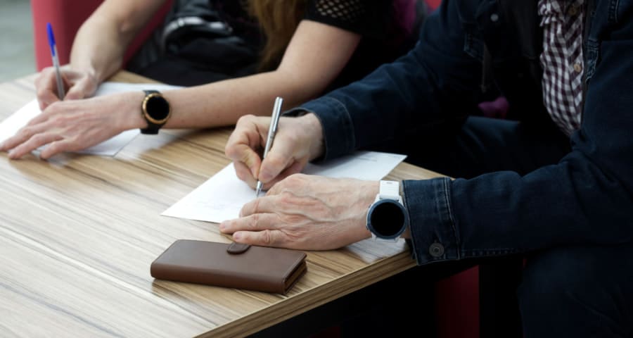 couple divorcing assisted by a divorce attorney, call Mims Ballew Hollingsworth divorce lawyers in Southlake, TX and nearby